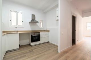Flat in Sants-Badal. Violant dhongria  juan de sada