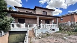 Chalet à Carranque. Chalet independiente 590m2 4hab4bañospiscinagaraje