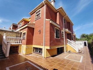 Doppelhaus in Manantiales - Lagar - Cortijo. Muy cerca del mercadona sobre av de la solidaridad