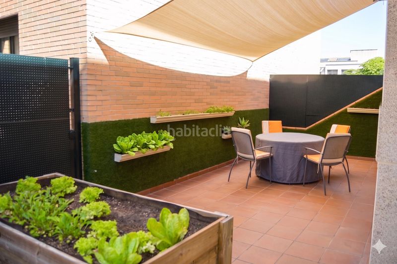 Foto 01c0a7d1-21d1-48ac-b048-303fd2d5461c. Casa aparellada amb calefacció aparcament a Montesol - Mejostilla Cáceres