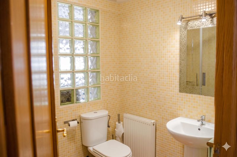Foto 5b11b009-cd2c-4a4a-b92a-75520b33c697. Casa aparellada amb calefacció aparcament a Montesol - Mejostilla Cáceres