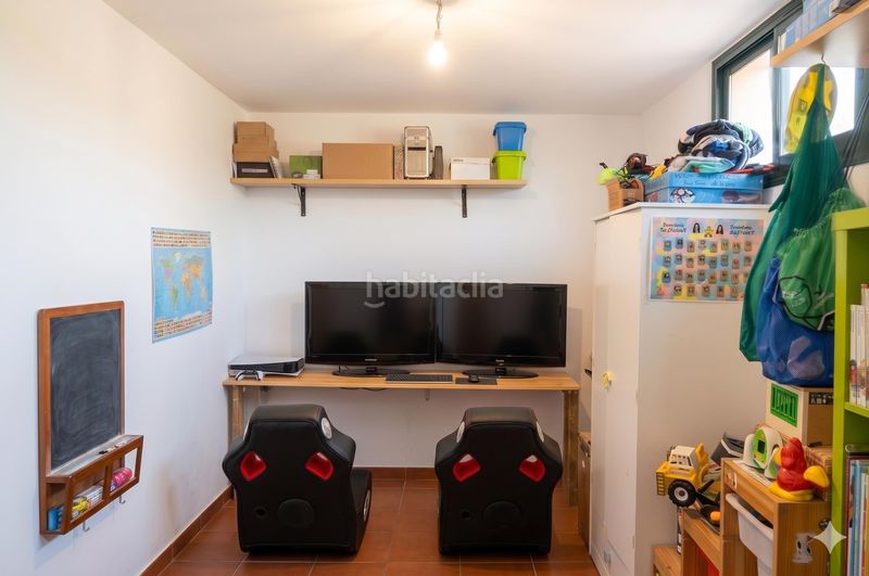 Foto bd78d395-9f47-4559-9557-d3f9f9223a14. Casa aparellada amb calefacció aparcament a Montesol - Mejostilla Cáceres