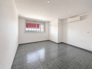 Piso en Badia del Vallès. Muy de cerca de zona ikea y centro comercial.