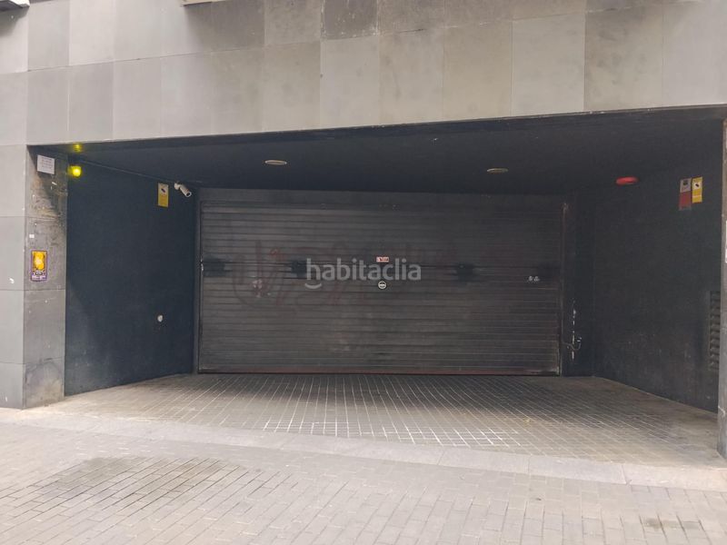 Foto c75e2171-e5f9-4c23-a56c-14756eb0d06f. Aparcament cotxe a Poblenou Barcelona