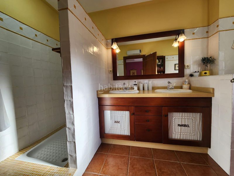 Foto d52167b3-c8e7-45d5-9784-79a35db26a64. Casa aparellada amb calefacció aparcament a Tobarra