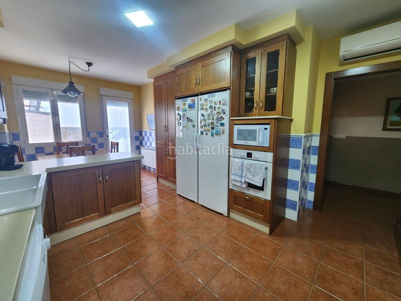 Foto fb6ff4c7-249d-4eaa-ad28-4bb90e24b4ae. Casa aparellada amb calefacció aparcament a Tobarra