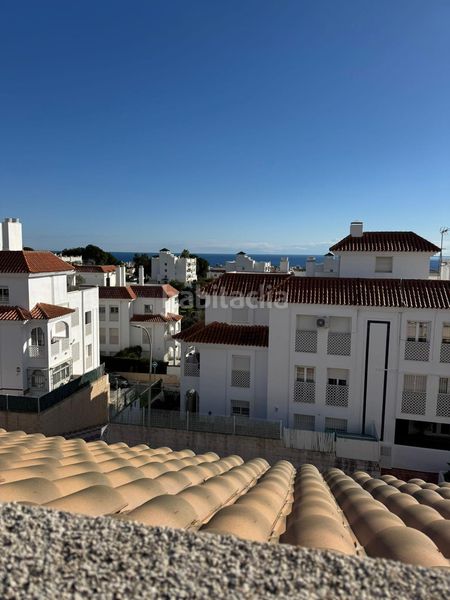Foto d7593044-7838-40ac-842c-3c2b7c7d8b95. Àtic amb aparcament piscina a El Pinillo Torremolinos