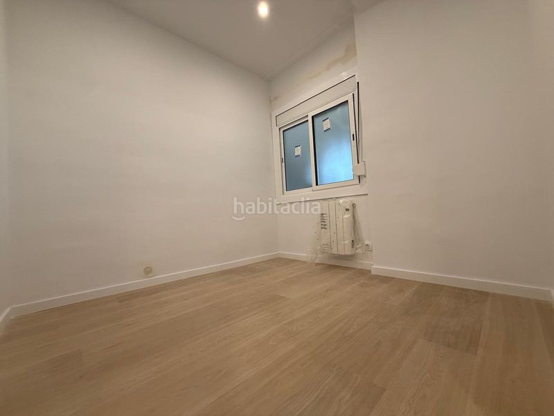 Foto 1de12c2b-050b-4aa9-9657-491e7d9831b0. Pis amb calefacció aparcament a Sants Barcelona
