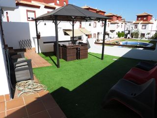 Chalet in Ayamonte ciudad. Junto a la estación de autobuses, centro a 5 minutos.