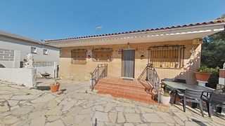 Chalet en Mediona. Urbanización san elias
