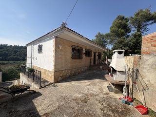 Chalet à Mediona. Urbanización san elias
