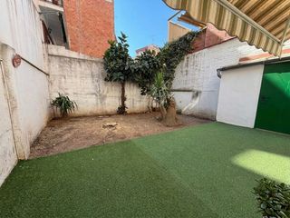 Casa bifamiliare in Guinardó. Plaça del guinardó