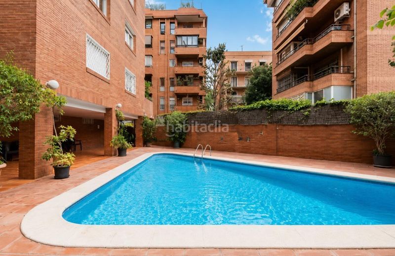Foto f59f9cd0-61f8-4404-8a37-e56e4f7eada3. Pis amb calefacció aparcament piscina a Tres Torres Barcelona