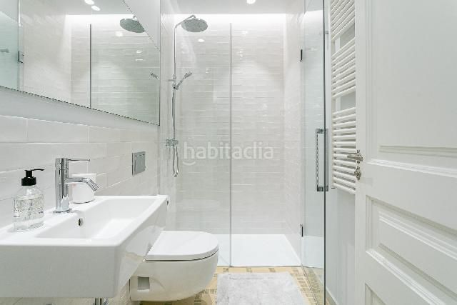 Foto e1775ad5-846b-492a-9bf5-bad01e473223. Pis amb calefacció aparcament a L´Antiga Esquerra de l´Eixample Barcelona