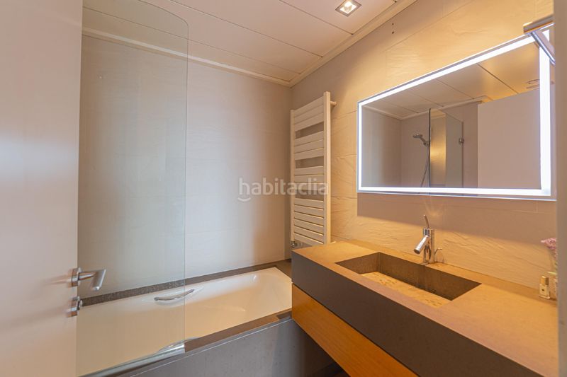 Foto e812c98b-2d76-4e0c-aa9c-c725593f04a3. Pis amb calefacció aparcament a Barri de les Corts Barcelona