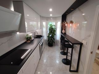Towny house in Calahonda. Frente al mercadona, 300 mts del mar, zona de comercios