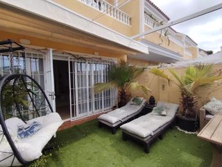 Casa aparellada a Calahonda. Frente al mercadona, 300 mts del mar, zona de comercios