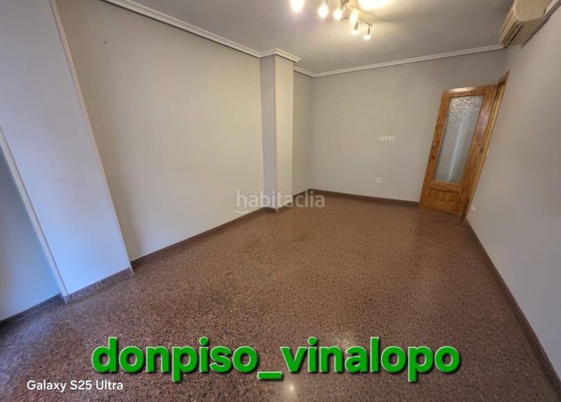 Foto b1d3e4cc-7f53-4b07-b371-98cf22e21b51. Apartament amb aparcament a Petrer