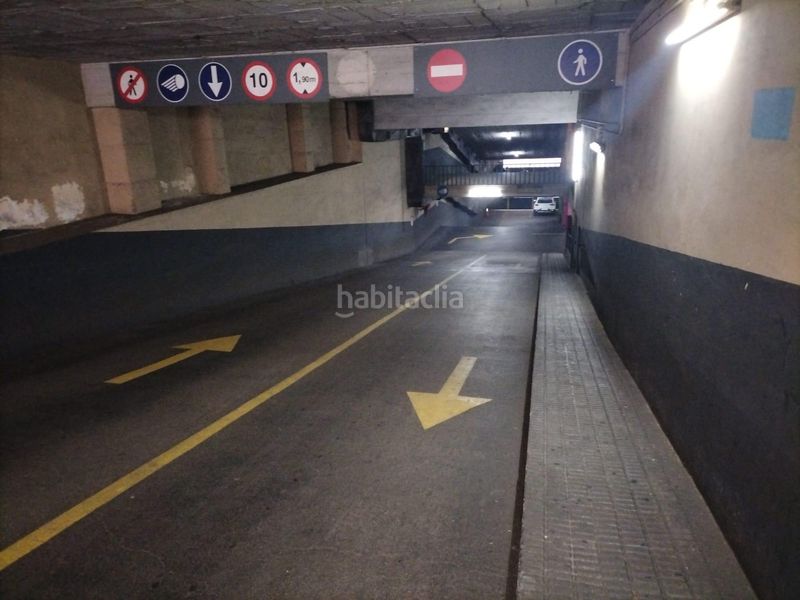 Foto a312218c-1d31-4655-8929-5780223afa46. Aparcament cotxe a Sagrada Família Barcelona
