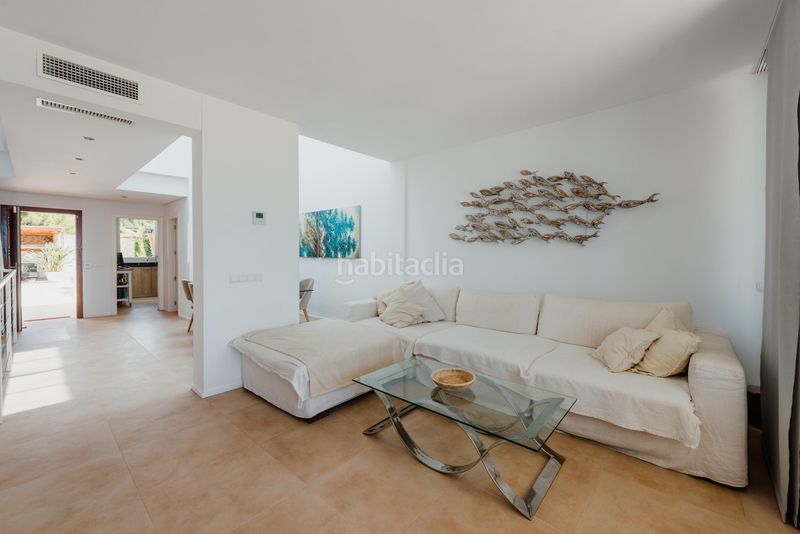 Foto 6d08be49-f45f-4aa0-a235-a96117a9a684. Casa aparellada amb aparcament piscina a Cala Vedella-Cala Tarida Sant Josep de sa Talaia