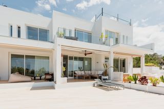 Casa pareada en Cala Vedella-Cala Tarida. A 3 minutos de la playa de cala tarida