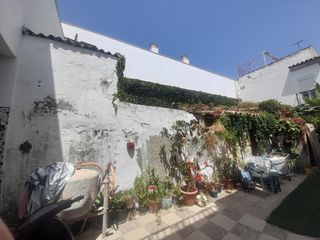 Fondo rustico in Casco Histórico - Zona Alta. Cerca de asamblea cristiana y sala museo hospitalito