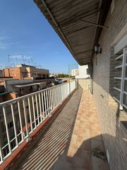 Penthouse in Collblanc. A solo 6 minutos del mercado de coll blanc, linea azul