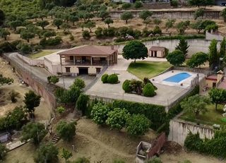 Masia a Zona Sur - Av. De España - San Miguel. En la sierra de santa bárbara