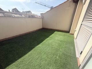 Duplex in Sant Pere Nord. A pocos metros de plaça de laigua