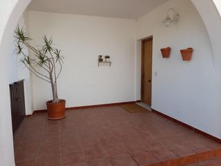 Casa aparellada a Bonanza-Avda de Huelva-Barrio Andalucia. A 1 km de la playa bajo de guia