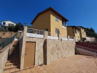 Chalet in Sant Pere de Vilamajor. Casa en sant pere de vilamajor, zona muy tranquila.