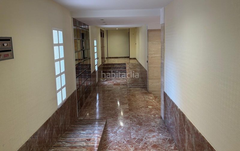Foto f297ddab-f694-4d74-935c-59f0f835eeb0. Apartament amb calefacció a Centro Elda