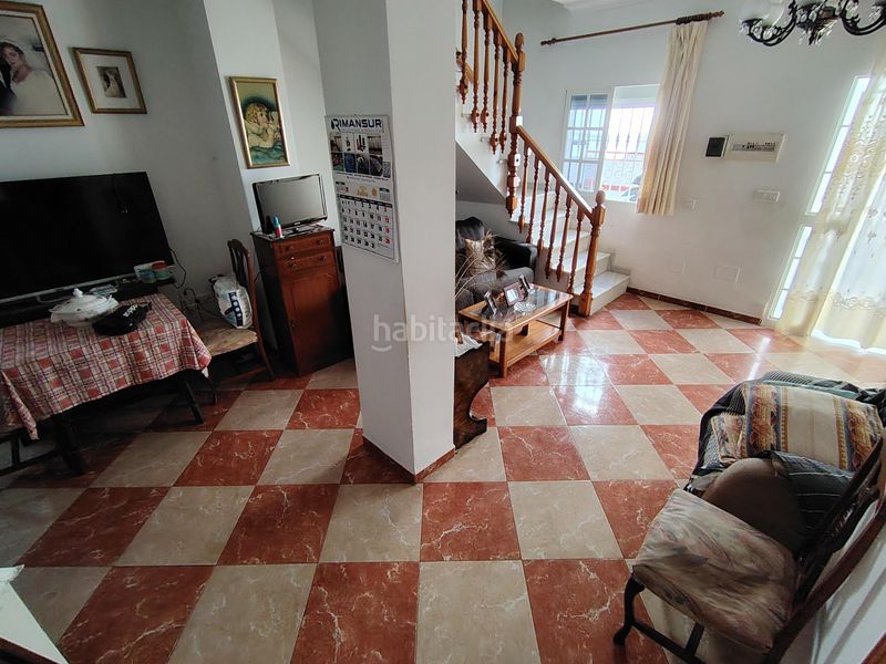 Foto a4fd2a42-8508-45d6-abab-42b175cd47d5. Casa aparellada a Poniente-Faro Torre del Mar
