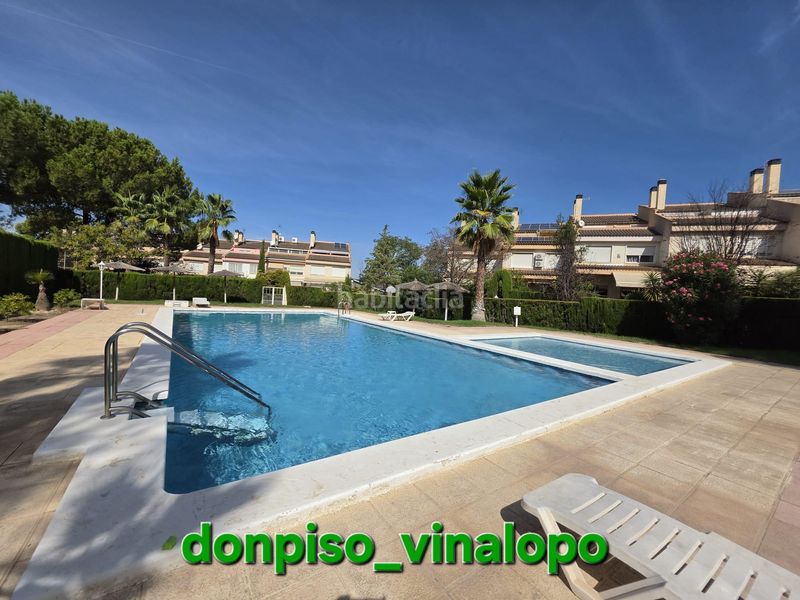 Foto 8eee0e6e-deff-402a-bffc-e26caaf15263. Doppelhaus mit pool in Petrer
