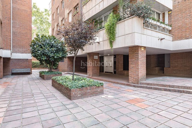 Foto e23ee07a-4081-40ad-81e2-9da659865780. Pis amb calefacció aparcament a Tres Torres Barcelona