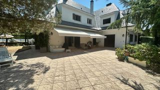 Chalet in Parquelagos-Puente Nuevo. Chalet independiente de estilo ingles