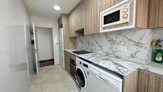 Miete Appartement in Centro. Piso 130m23 hab,2baños,cocina,salonterraza reformado
