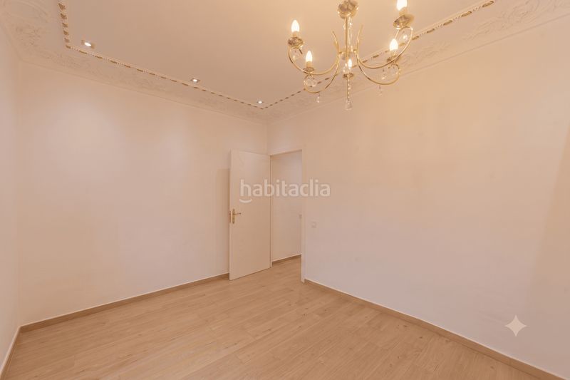 Foto 5c7a75c1-b934-493b-b16d-60b84e99988a. Pis amb calefacció a El Poble Sec - Parc de Montjuïc Barcelona
