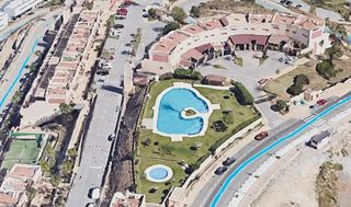 Doppelhaus in La Cala Mijas. Urbanización privada, con vigilancia, piscina y tenis