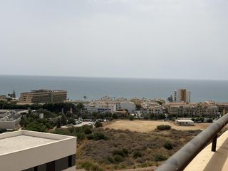 Casa aparellada a La Cala Mijas. Urbanización privada, con vigilancia, piscina y tenis