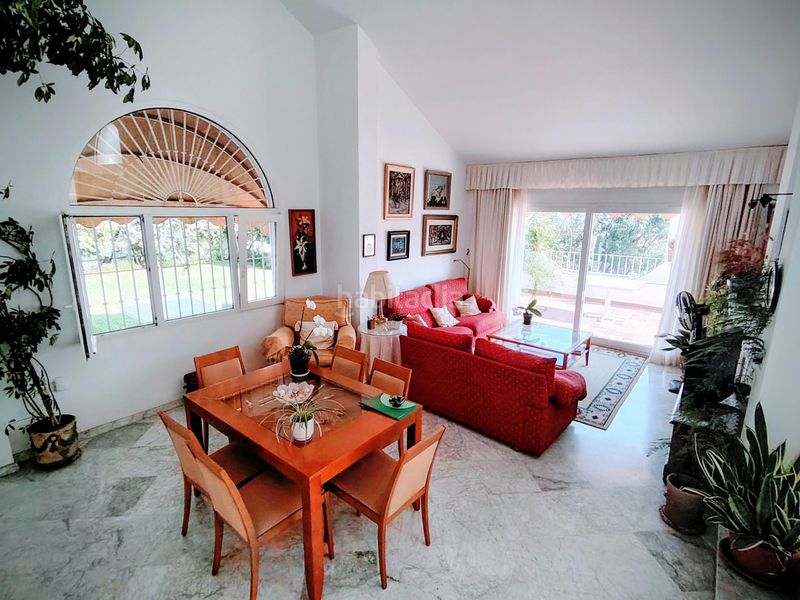 Foto a7491691-deeb-40ec-9c9c-b255cb38d3e5. Casa aparellada amb aparcament a Pinares de San Antón Málaga