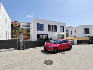 Casa bifamiliare in Riviera del Sol. Ubicada a solo 5 minutos de la playa y la cala de mijas