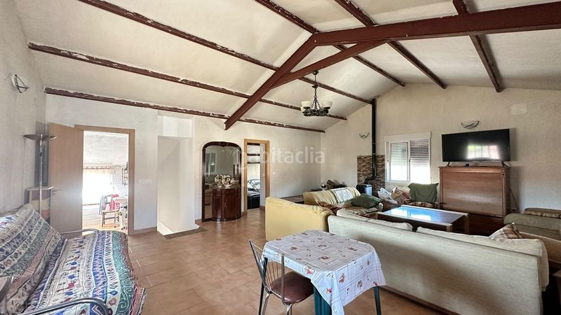 Foto 5d6cc1bd-9326-439d-9935-1239ff35c1de. Chalet fachada de cemento con revestimiento de piedra en Pinarnegrillo