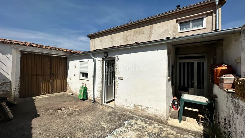 Foto 754a69cf-22f3-4079-8b66-ad79e18118ca. Chalet fachada de cemento con revestimiento de piedra en Pinarnegrillo