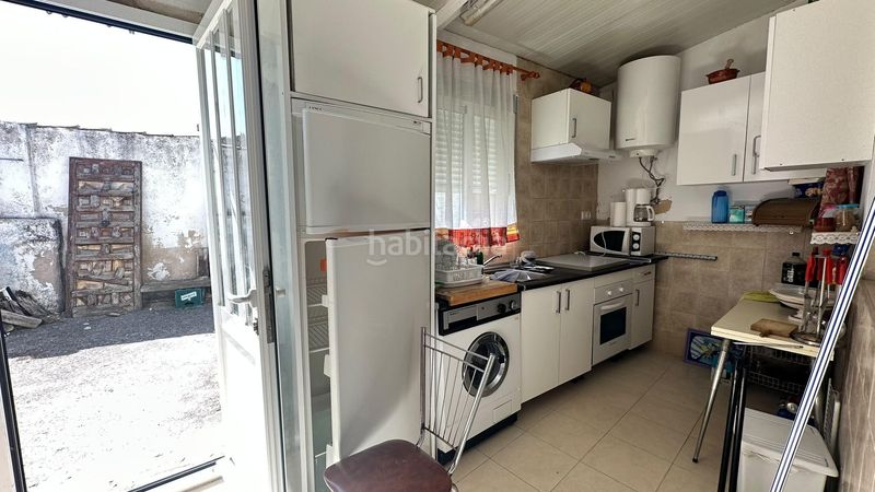 Foto e185c312-cd25-45a7-bab4-e1f9281cf410. Chalet fachada de cemento con revestimiento de piedra en Pinarnegrillo