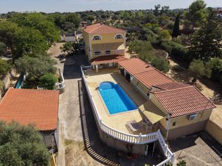 Xalet a Malpartida de Cáceres. Urbanización las arenas