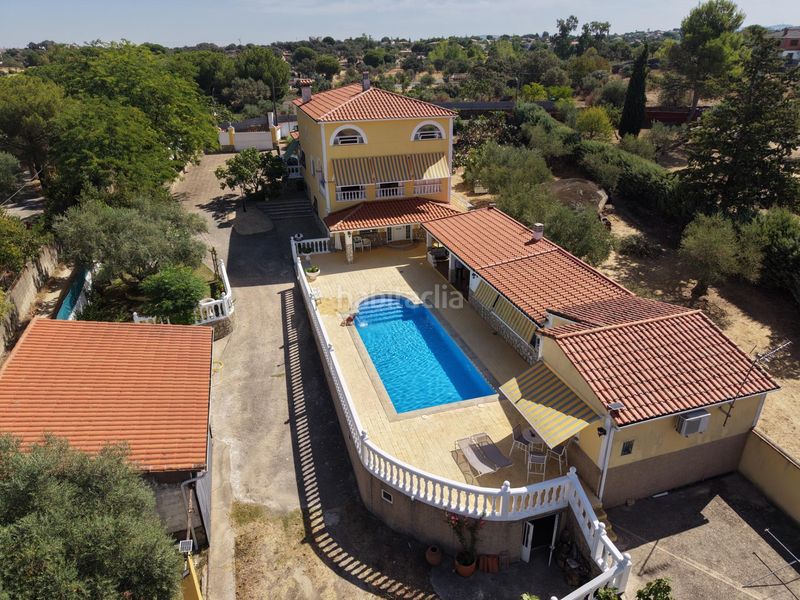 Foto 8c643e8d-e1a9-41e2-9e14-3e3c81b2e084. Xalet amb calefacció aparcament piscina a Malpartida de Cáceres