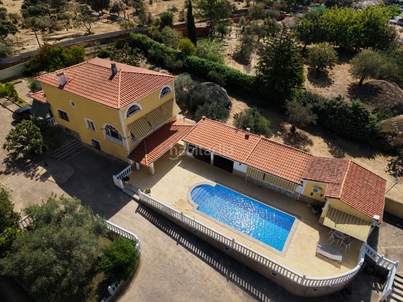Foto acbf6021-aef4-4e77-bb7d-821a970b08c4. Xalet amb calefacció aparcament piscina a Malpartida de Cáceres