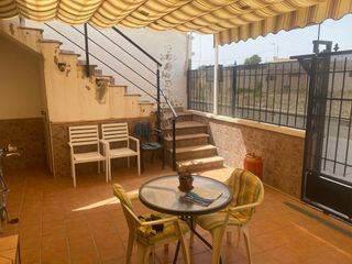 Maison jumelée à Pinoso. En übeda, pedanía de pinoso, a 7 km de pinoso