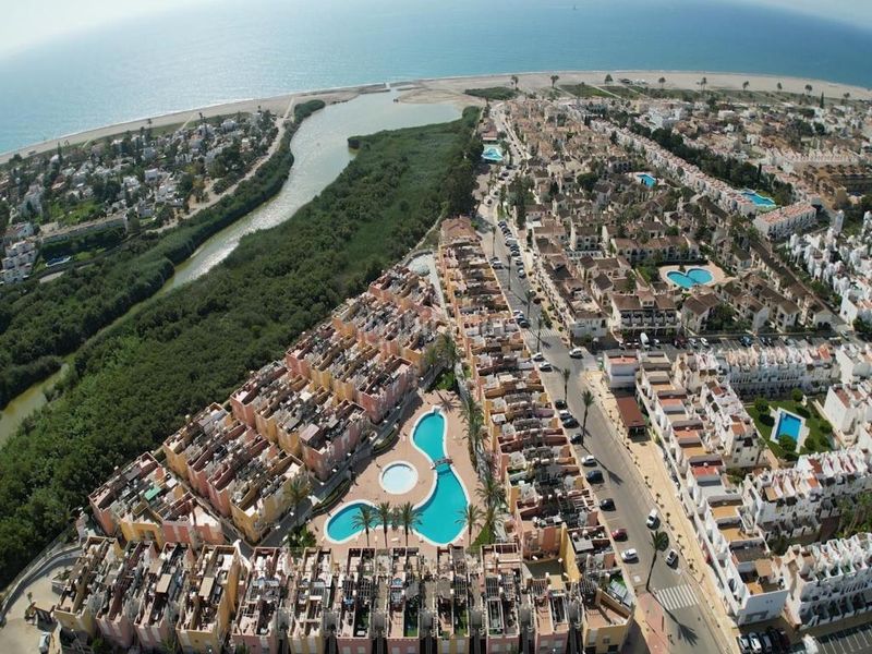 Foto b9597dba-b5c0-41b8-bc00-ec2e9d03d443. Apartament amb calefacció aparcament piscina a Las Marinas - Pueblo Laguna Vera